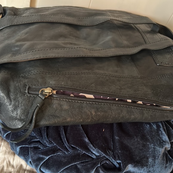 Large leather backpack - Picture 3 of 4